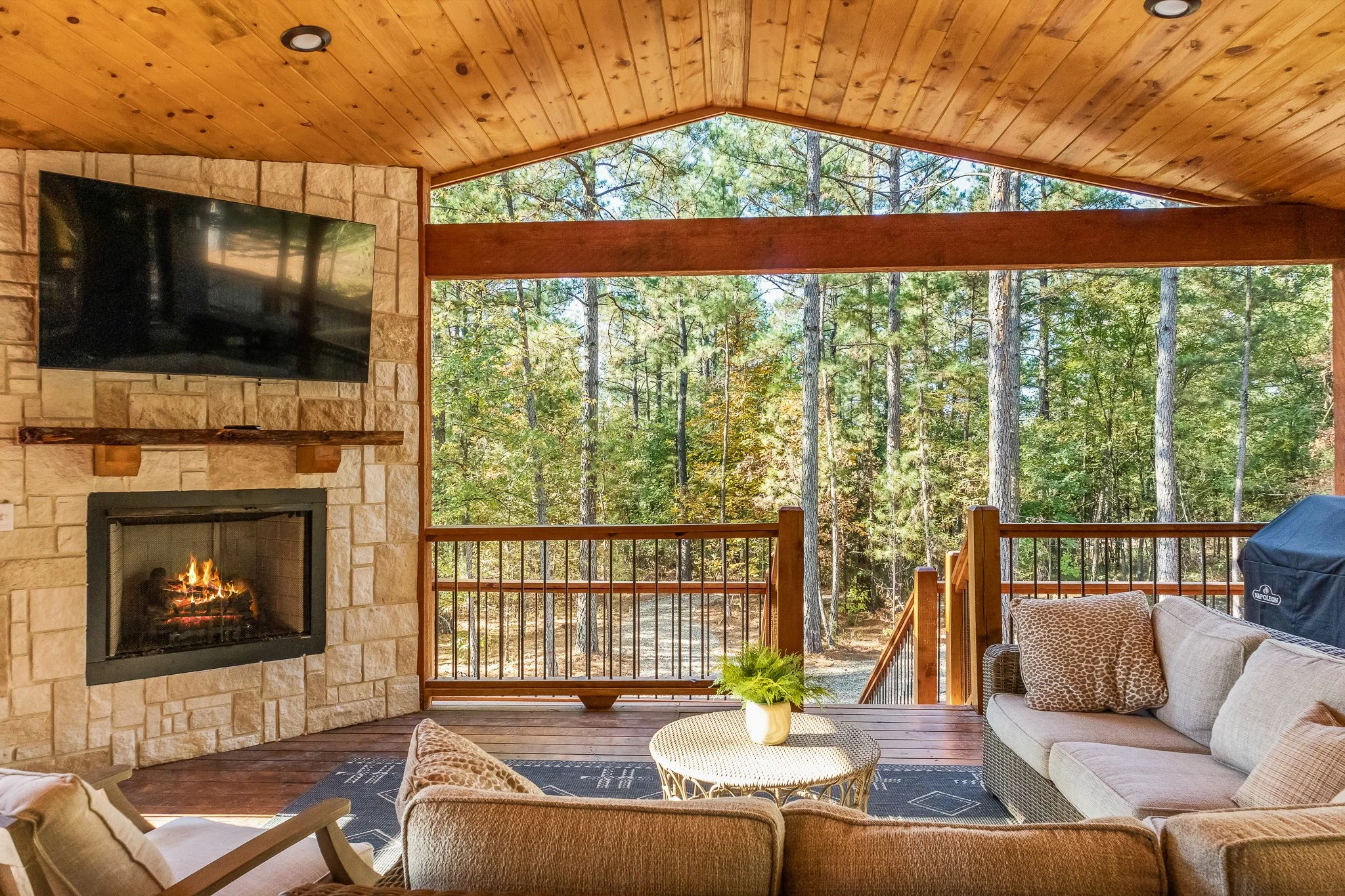 クラブ CABIN Deja View Serene Mountain Cabin for a Family Get-away with a Hot